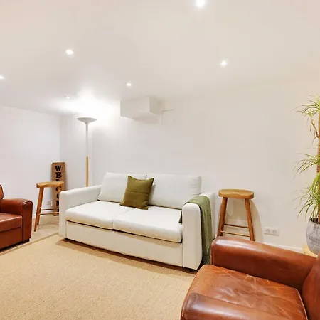 Elegant With Ac-2br-8p-trocadero