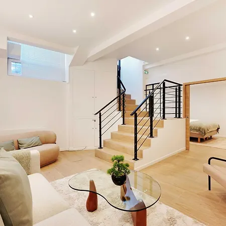 Elegant With Ac-2br-8p-trocadero *